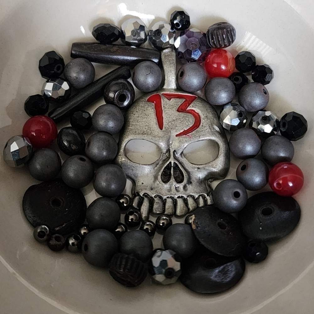 Beads Jewelry Making Bead Soup Crafts‎ DIY Beading Black Red Skull BC171